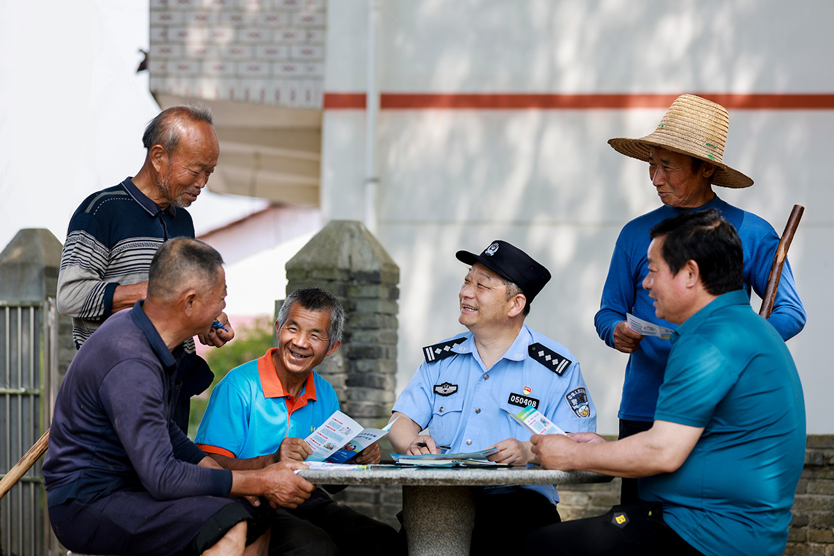 警民情深